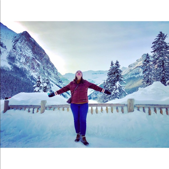 Meet your Posher, Nicole - Picture 4 of 5